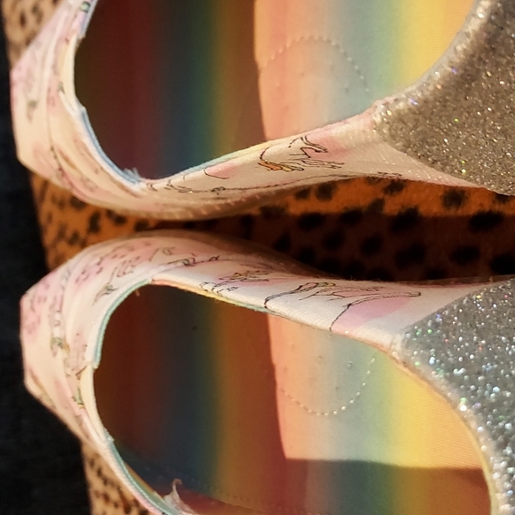 🦄Toms Girls Pink White 10014645 Pastel Shimmer Unicorn Print Slip On Shoes US 6 - Picture 6 of 8